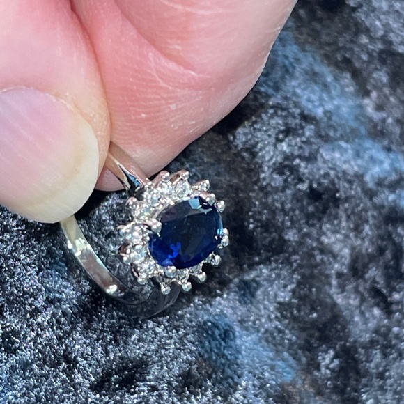 Princess Diana Sapphire Ring Copy. Vintage Sapphire Ring Copy. Size 9 - Picture 4 of 13